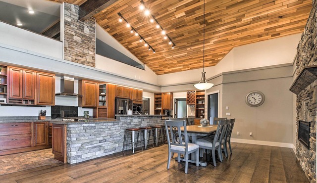 Mendenhall Valley Escape w/Furnished Deck!