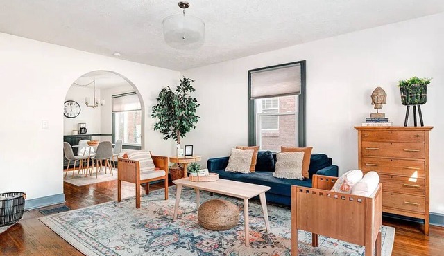 Meridian Kessler/Broadripple Charmer! ~ oasis steps away from food/drink/shops
