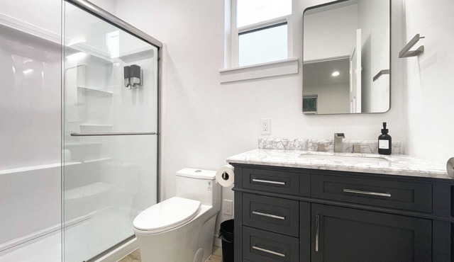Modern 2Bed/2Bath Home with Full Kitchen in Bothell