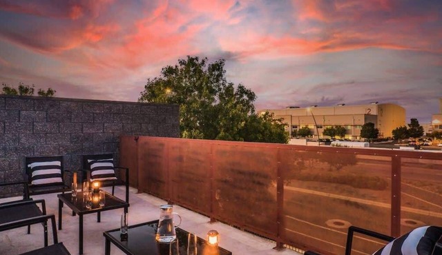 Modern 3BR Home Across from Netflix Studio!