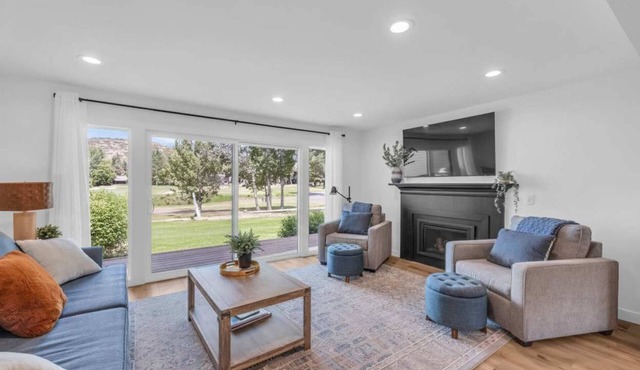 Modern 3BR in Serene Area/Near Ski Slopes & Town!
