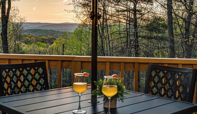 Modern Cabin w/King Bed, View, Hot Tub, Fire Pit