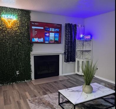 Modern Comfort Near AT&T Stadium Peaceful Getaway in DFW