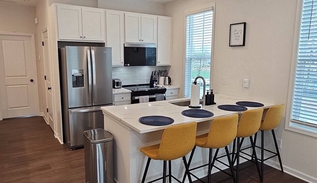 Modern Cozy Retreat in Prime Location