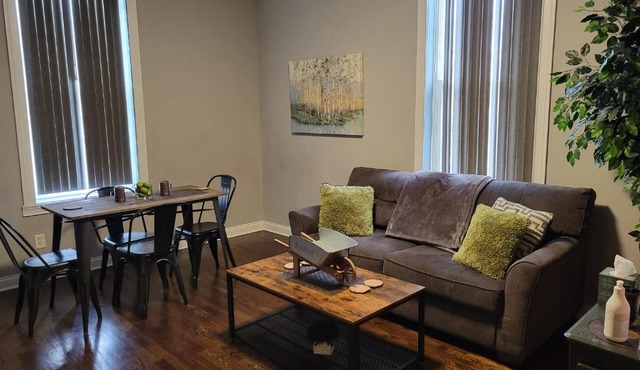 Modern style and comfort near UC
