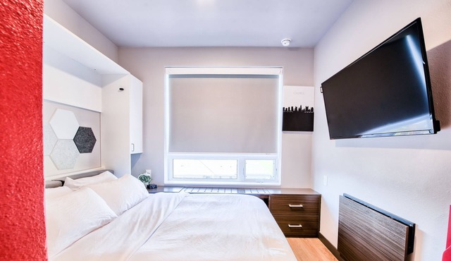 ⭐ Modern Tiny Studio 🌃 Free Parking, Hot Tub, Fitness Center, TV, WiFi, & More! in Columbus