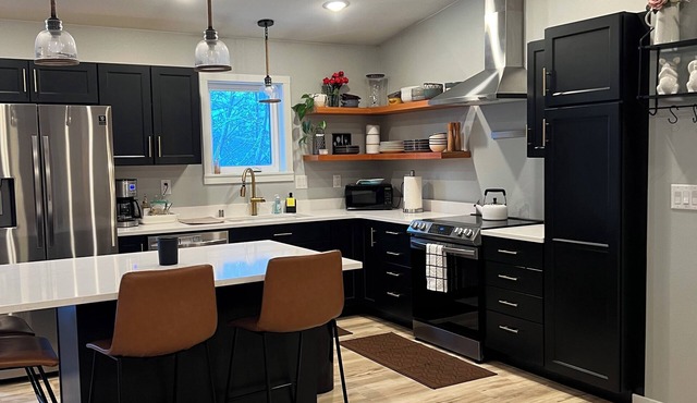 Modern Two- story Alaskan retreat, close to the airport.