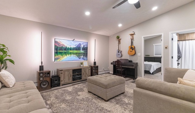 Modern Upstairs Apartment Near Airport, Shopping Centers and Trails Unit #A