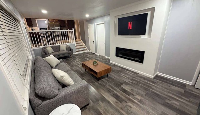 Modern Vintage w/Pool Table - 4BR|6BD Sleeps 12
