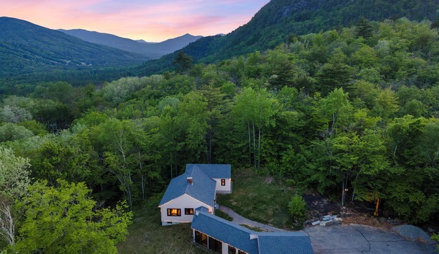Mountain Top Hideaway 10 Min to North Conway & 5 Min Saco River, pet friendly