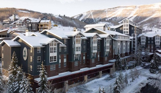 MountainSide Ski-In Stay in Park City with Hot Tubs & Spacious 2BR Villa