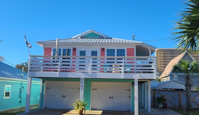 NashShell Beach Cottage, Sleeps 4. Walk to the beach, Pets considered. No stairs