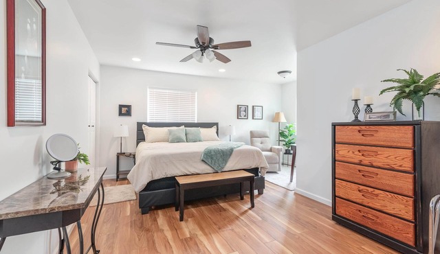 Nestled Between Two Lakes Relaxing 2-bed house w/Wi-Fi in charming Meadow Lakes
