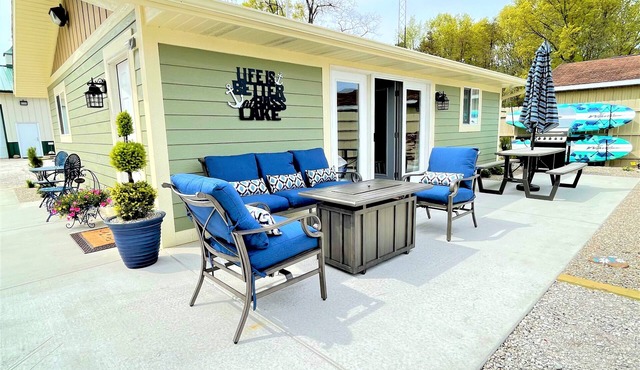 New 2 Bedroom Guest Cottage on Bass Lake - Paddleboard/Private Boat Ramp/Bikes