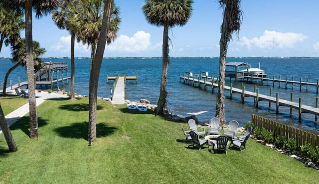 New Modern Waterfront Bungalow Retreat + Tropical Vibes + Fishing Paradise!