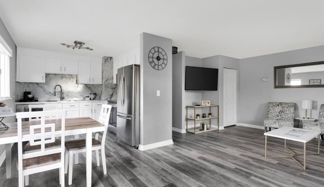 New remodeled unit next to Downtown at Westchester