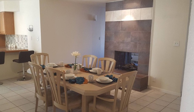 Nice House. beautiful view. Fireplace, Heated pool, Jacuzzi