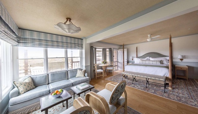 Ocean View King Studio + Restaurants & Pool + Spa