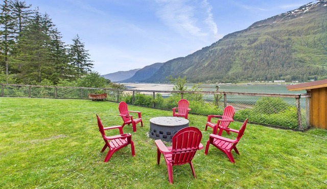 Oceanfront Fire Pit, Decks, Large Yard, Views!