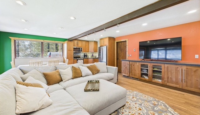 Oceanfront Fire Pit, Decks, Large Yard, Views!