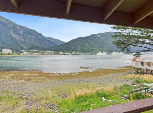 Oceanfront w Incredible Views
