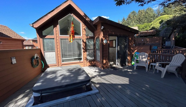 Oceanview Cabin 18 with Private Jacuzzi and Deck w/Seating (Private Beach Owned by White Rock Resort)