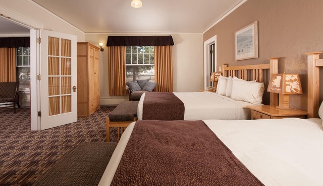Old Faithful Inn - Inside the Park