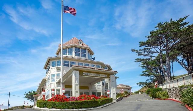 Pacifica Beach Hotel in Pacifica