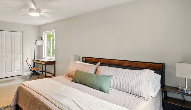 Peaceful 2BR Retreat- Pet-friendly, fenced yard, great location.