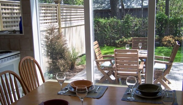 Peaceful Condo, Spacious, Walk to Town & Market