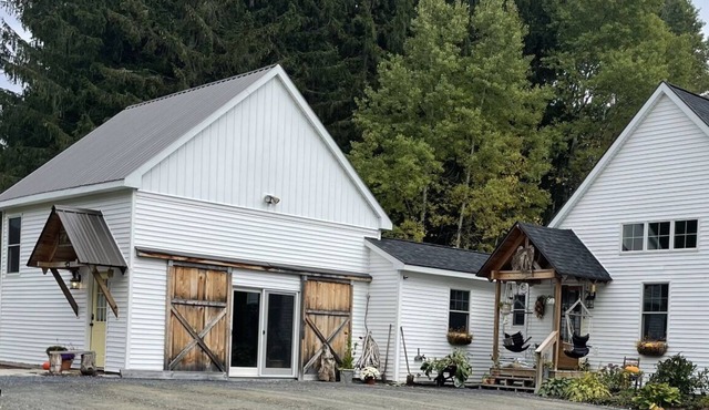 Peaceful getaway at birds of a feather