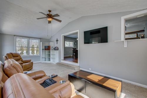 Peaceful Retreat w/Private Hot Tub in New Albany