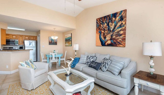 Peacock · Bright Beachy King Bed Condo · Half Mile to Beach