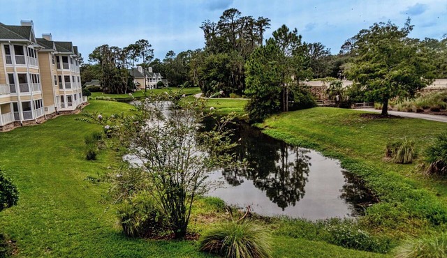 Penthouse retreat-golf course view-pool & hot tub-near beach