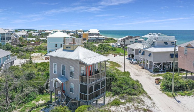 Pet Friendly - Steps From Beach - Narrow Escape
