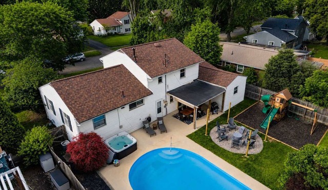 Pool-HotTub-GameRoom-FirePit-Gym-Sauna-Playground