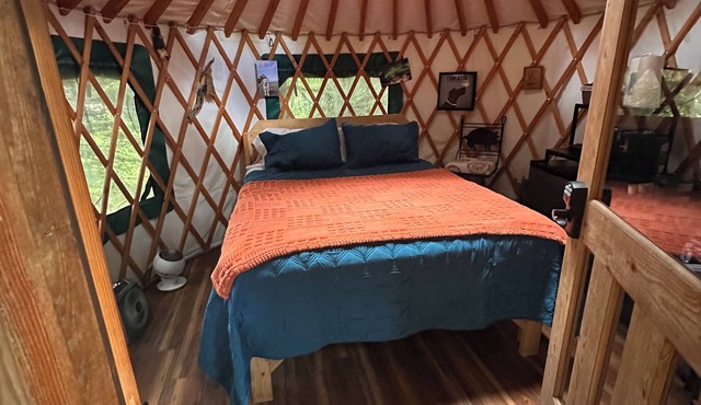 Porter’s Perch – Rustic Yurt Stay Near Seward