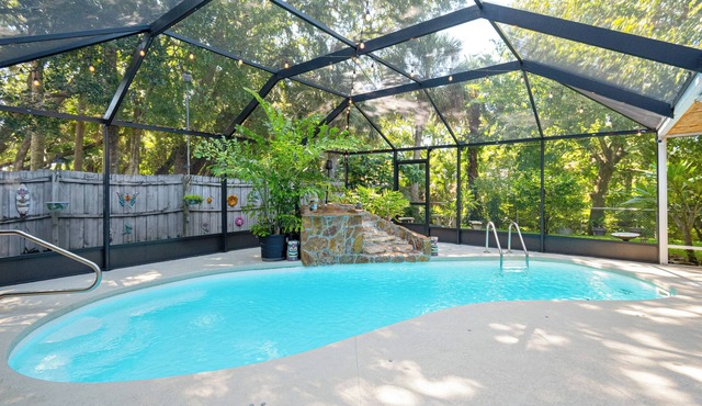 Private Backyard Oasis: Cocoa Family Home!