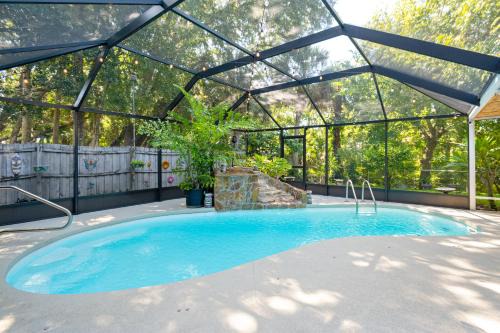 Private Backyard Oasis: Cocoa Family Home!
