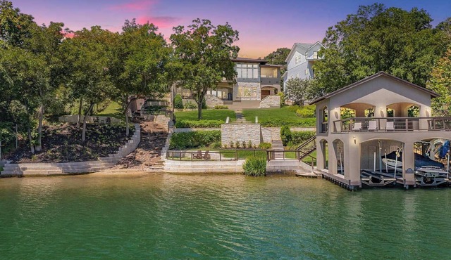 Private Beach | Lakefront Retreat Near UT Football