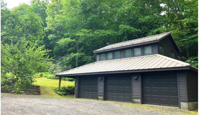 Private Modern Forest Retreat Studio