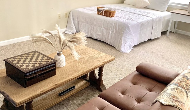 Private Woodside Cottage Lower Level - Minutes from downtown in Charlottesville