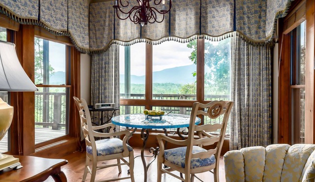 Provence - King Suite With Private Deck Mountain Views And Breakfast