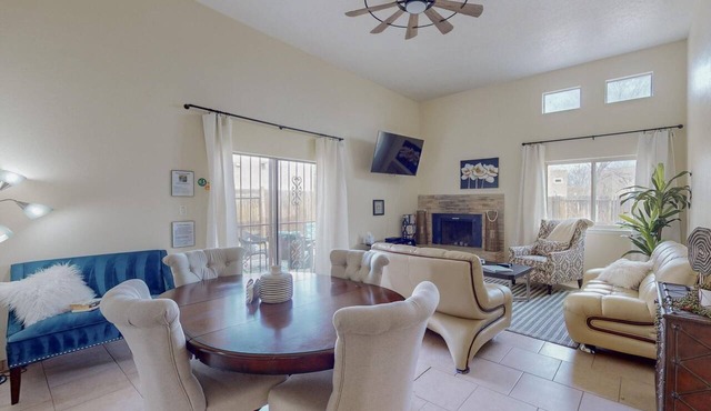 Quiet 2bd/2ba condo near parks&golf, yard for dogs