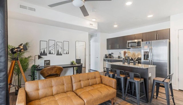 Quiet condo w/balcony, fast Wi‑Fi & gym