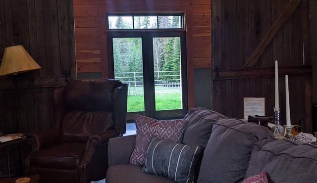 Quiet getaway with land for kids and pets to roam!