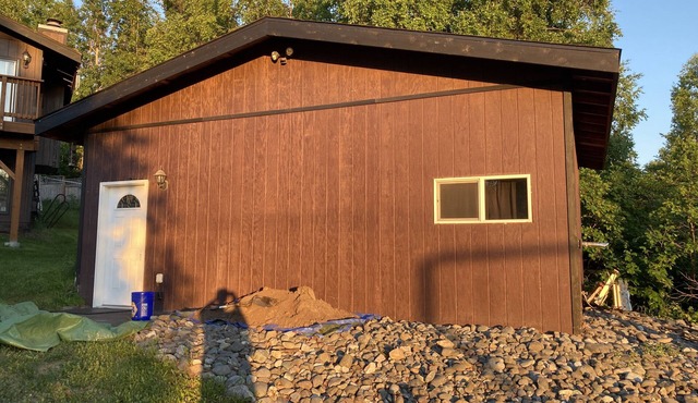 Quiet, private, 1 bedroom, studio in great part of town. Old recording studio!