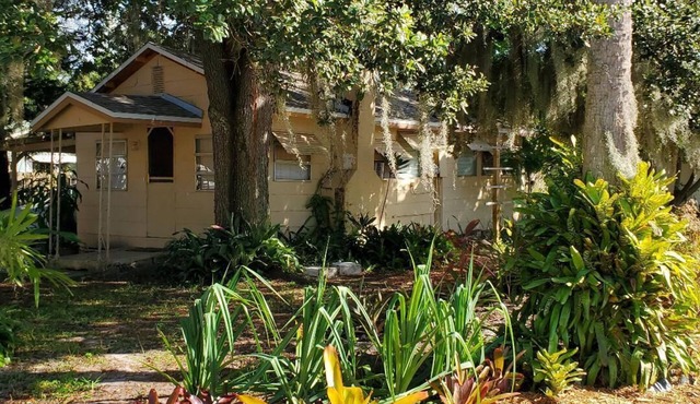 Quite, Cozy, And Convenient Vacation Bungalow.