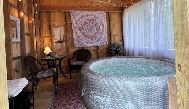 Relaxing tranquil setting, hot tub, fire pit; Pet friendly.