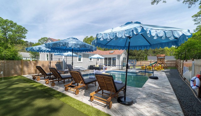 Resort Home, Heated Pool, Putting Green, Game Room, Speak Easy Poker Lounge